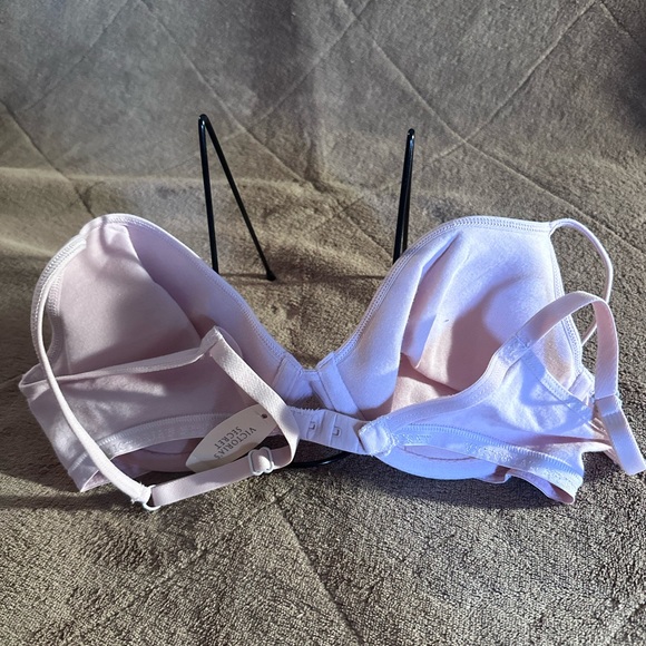 NWT VICTORIA’S SECRET LIGHTLY LINED PLUNGE BRA (34C) - Picture 3 of 6